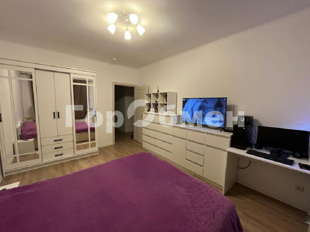 m. Narodnoe Opolchenie: Apartment, 3-rooms