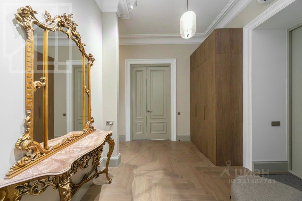 m. Kropotkinskaya: Apartment, 5-rooms