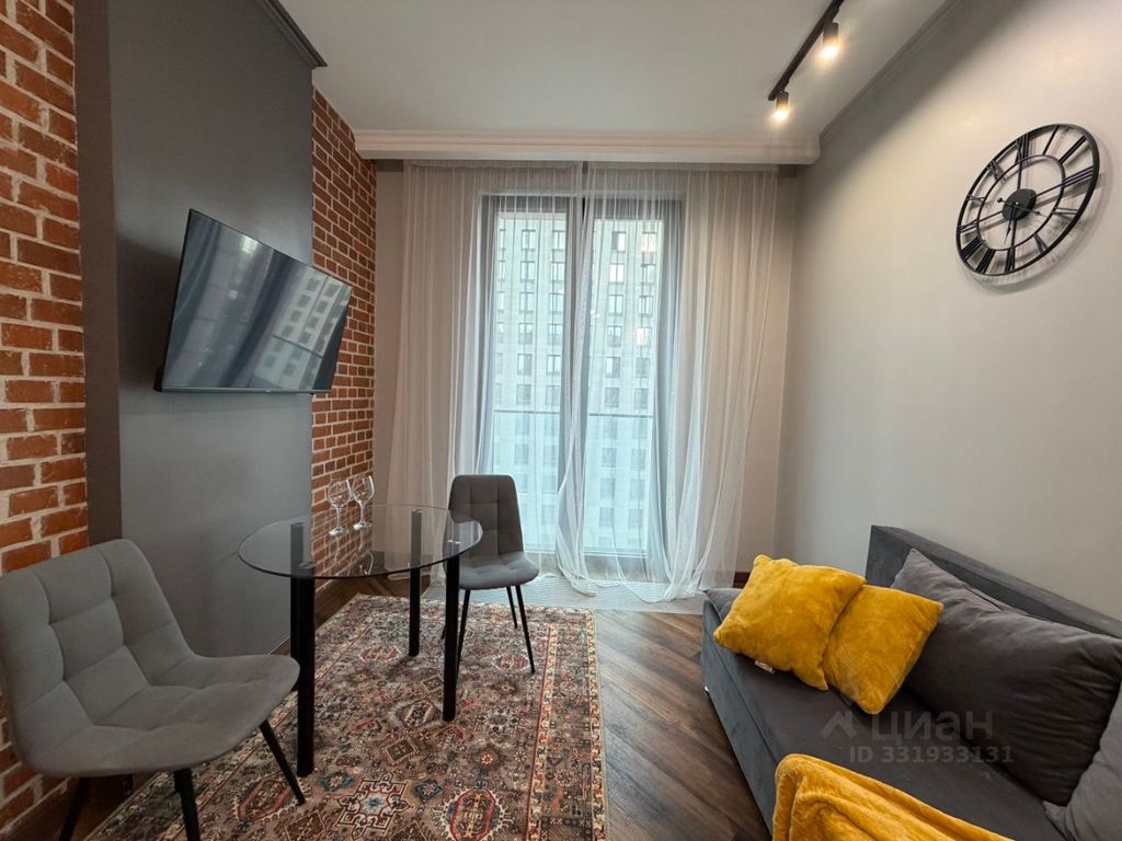 m. ZIL: Apartment, 1-rooms
