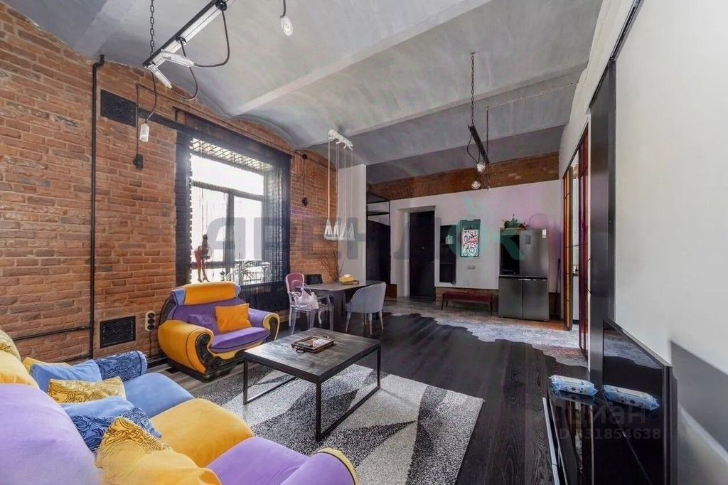 m. Kuznetsky most: Apartment, 3-rooms