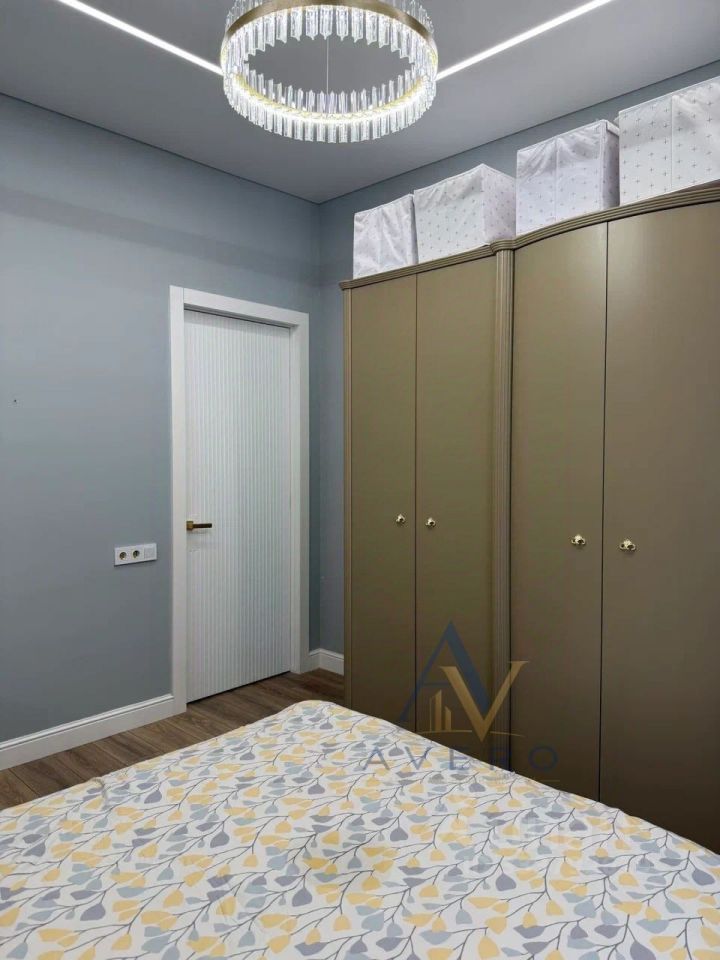 m. ZIL: Apartment, 2-rooms
