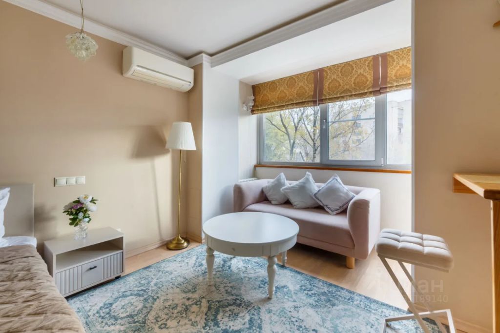 m. Barrikadnaya: Apartment, studio