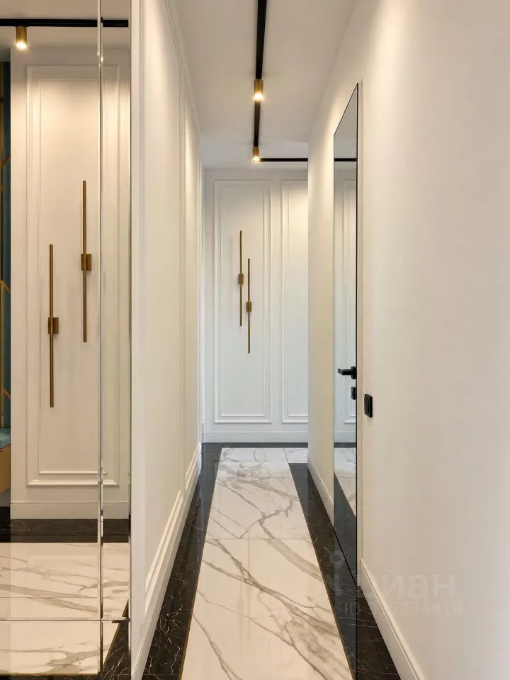 m. Molodezhnaya: Apartment, 4-rooms