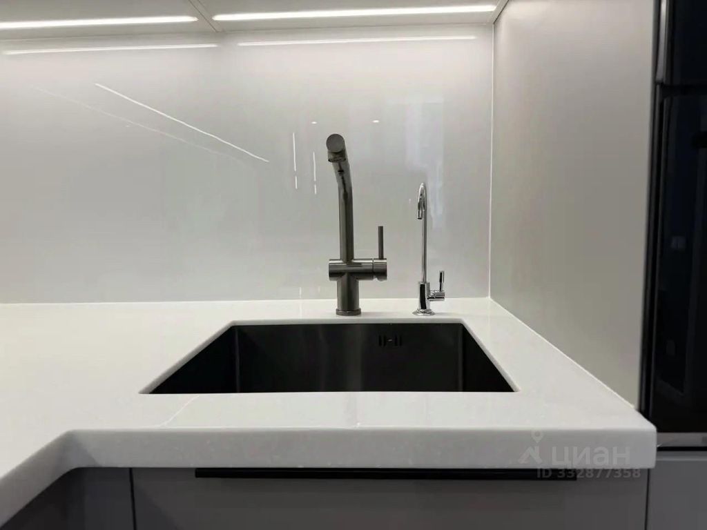 m. ZIL: Apartment, 2-rooms