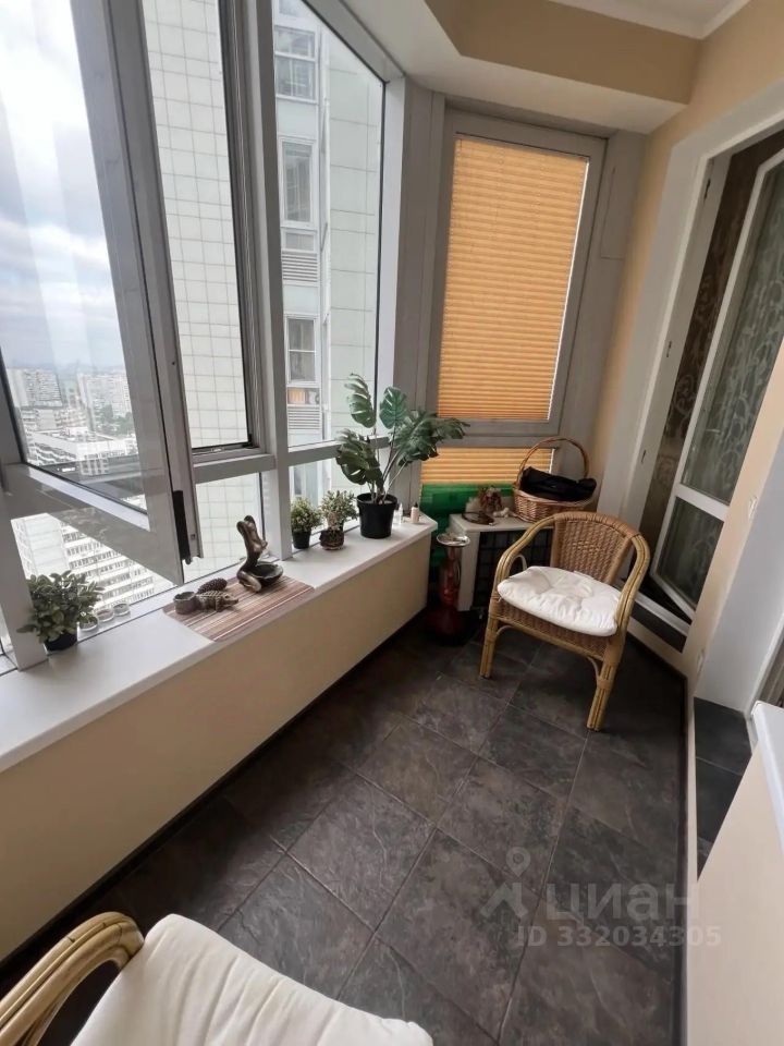 m. Molodezhnaya: Apartment, 3-rooms