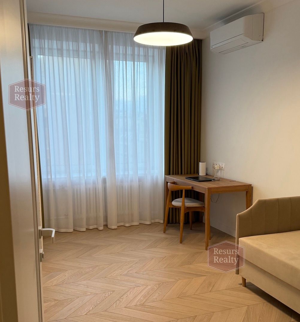 m. Kropotkinskaya: Apartment, 4-rooms