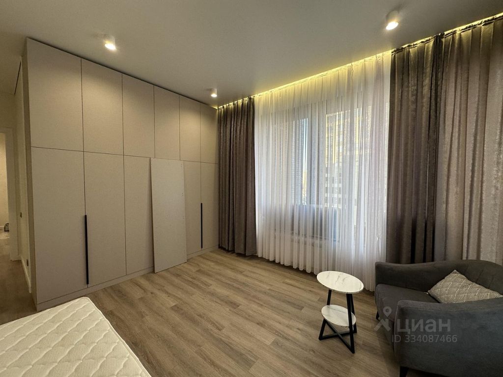 m. Aminyevskaya: Apartment, 3-rooms