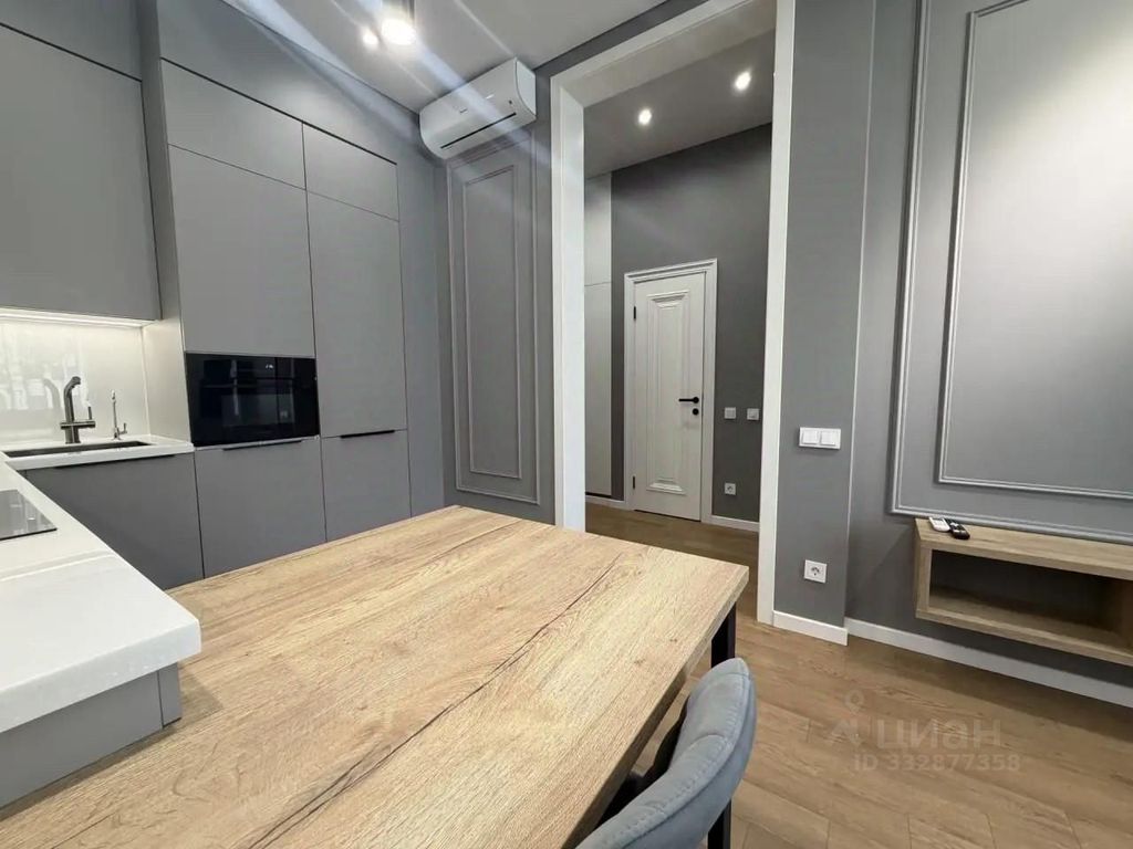 m. ZIL: Apartment, 2-rooms
