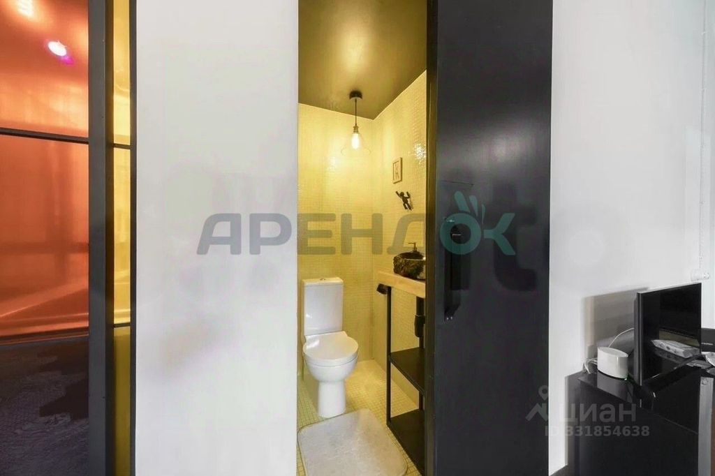 m. Kuznetsky most: Apartment, 3-rooms