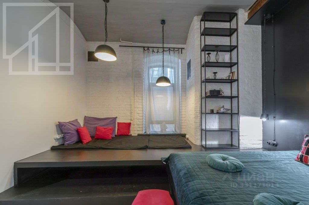 m. Kuznetsky most: Apartment, 3-rooms