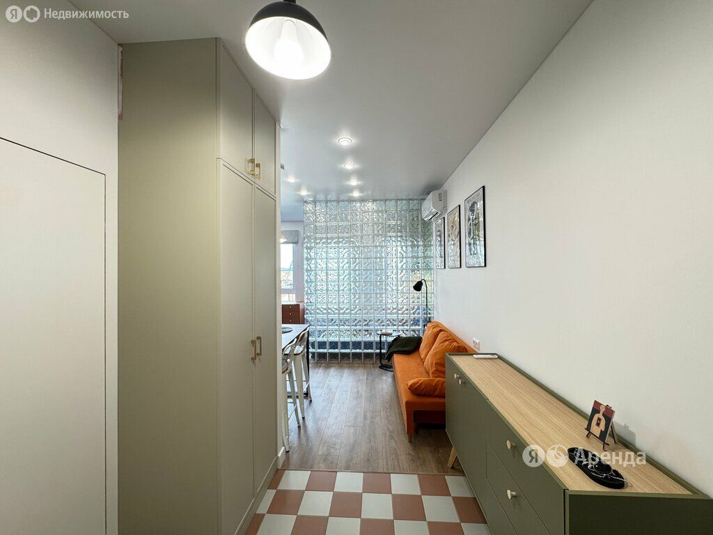 m. Dubrovka: Apartment, studio