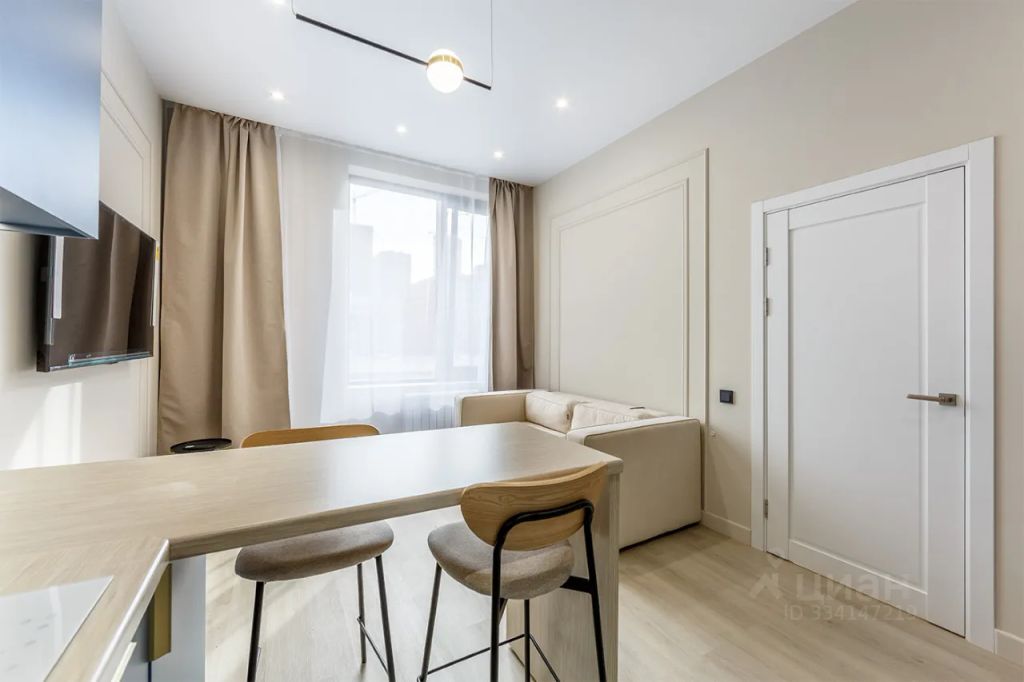 m. ZIL: Apartment, 2-rooms