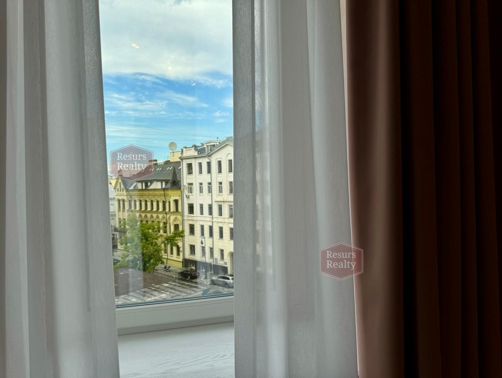 m. Kropotkinskaya: Apartment, 4-rooms
