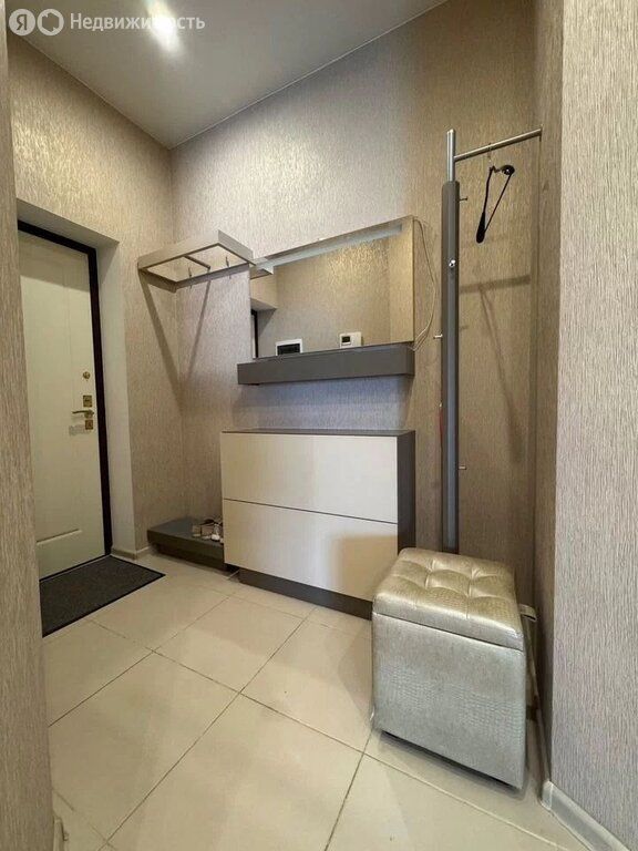 m. Molodezhnaya: Apartment, 2-rooms