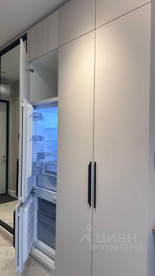 m. Shelepikha: Apartment, studio