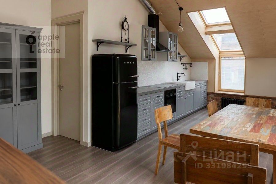 m. Verkhnie Kotly: Apartment, 3-rooms