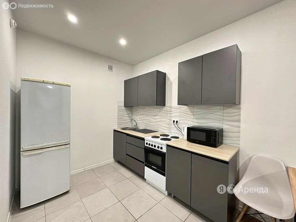 m. Lukhmanovskaya: Apartment, 1-rooms
