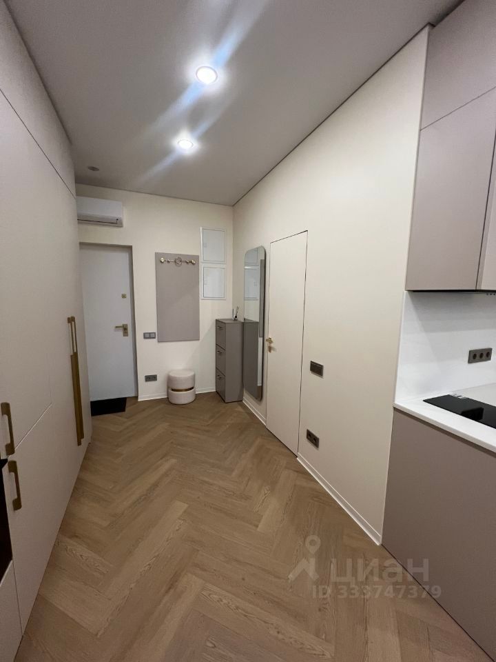 m. Dubrovka: Apartment, studio