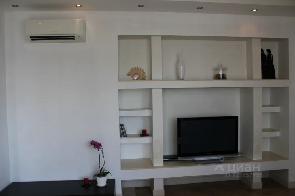 m. Oktyabrskaya: Apartment, 3-rooms
