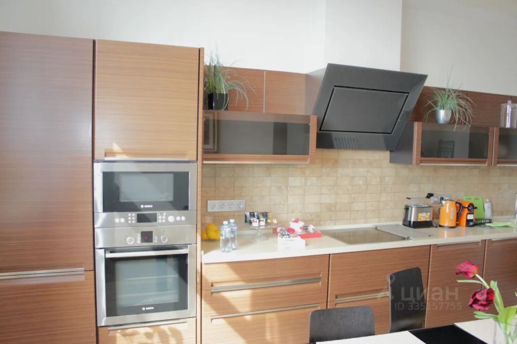 m. Oktyabrskaya: Apartment, 3-rooms