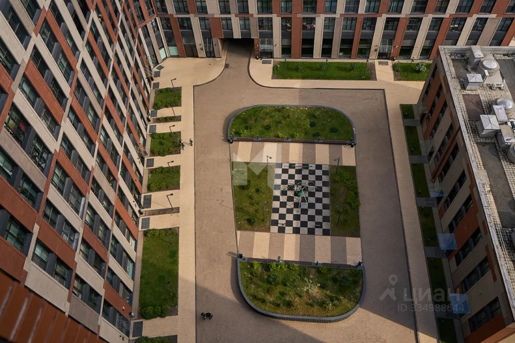 m. ZIL: Apartment, 2-rooms