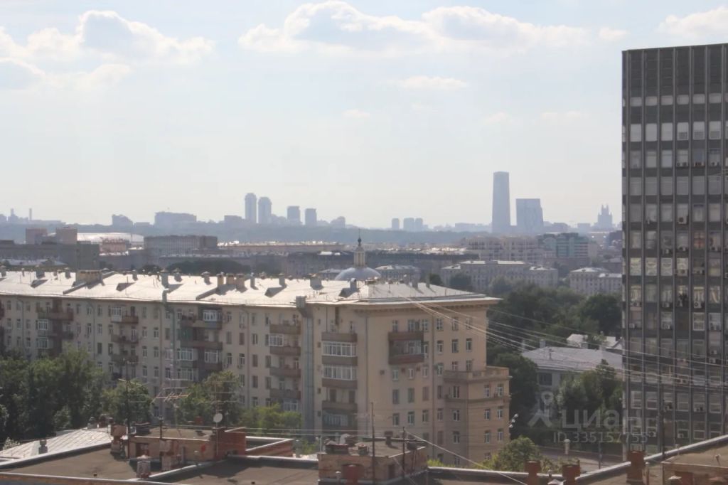 m. Oktyabrskaya: Apartment, 3-rooms