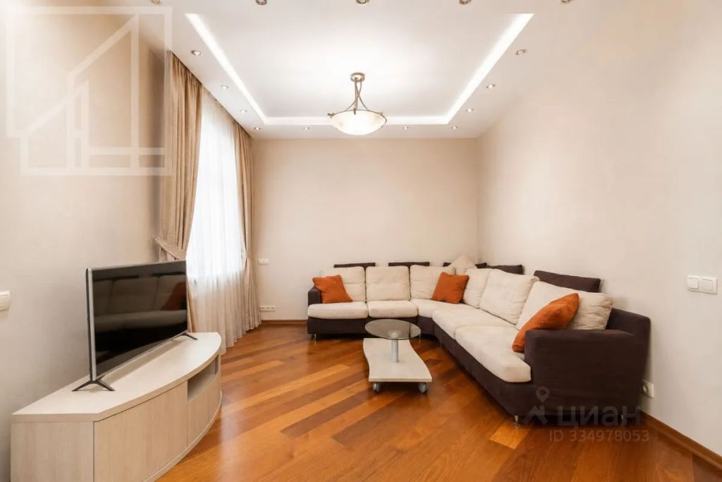 m. Mayakovskaya: Apartment, 3-rooms