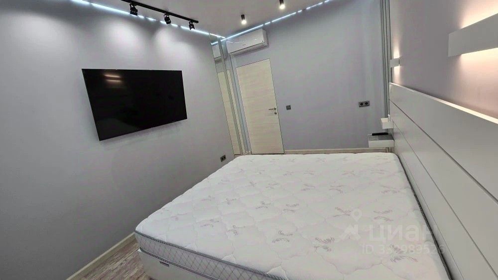 m. Pyatnitskoe shosse: Apartment, 3-rooms