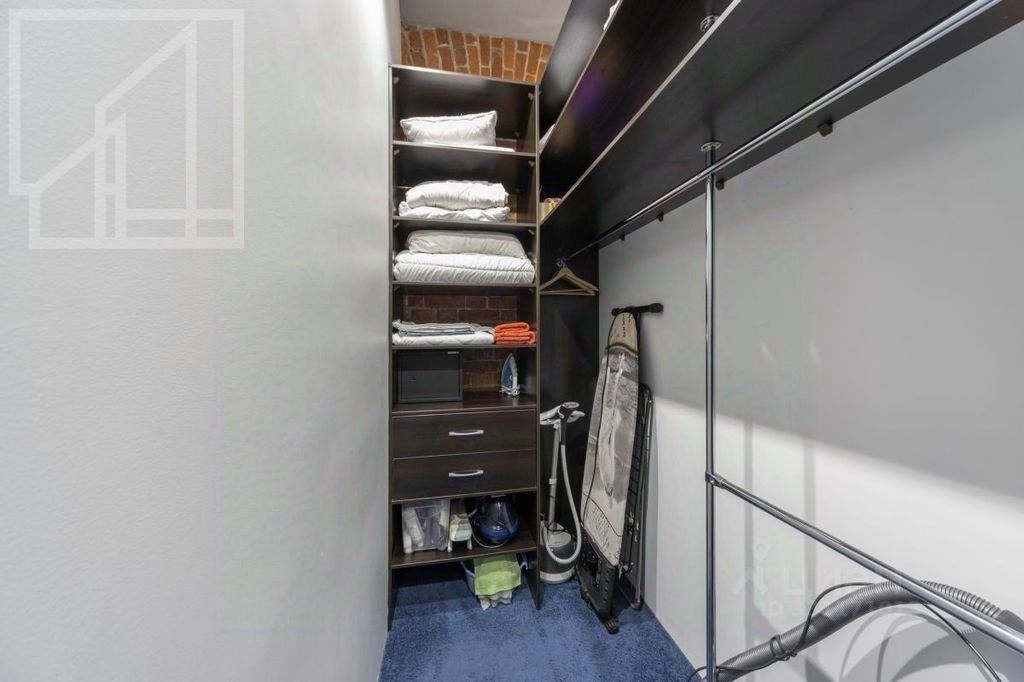 m. Kuznetsky most: Apartment, 3-rooms