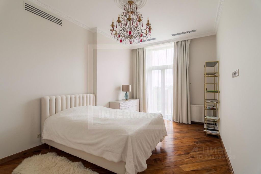 m. Oktyabrskaya: Apartment, 6-rooms
