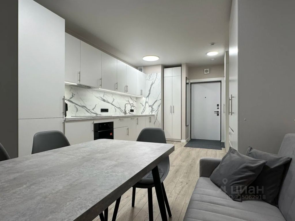 m. Strogino: Apartment, 3-rooms