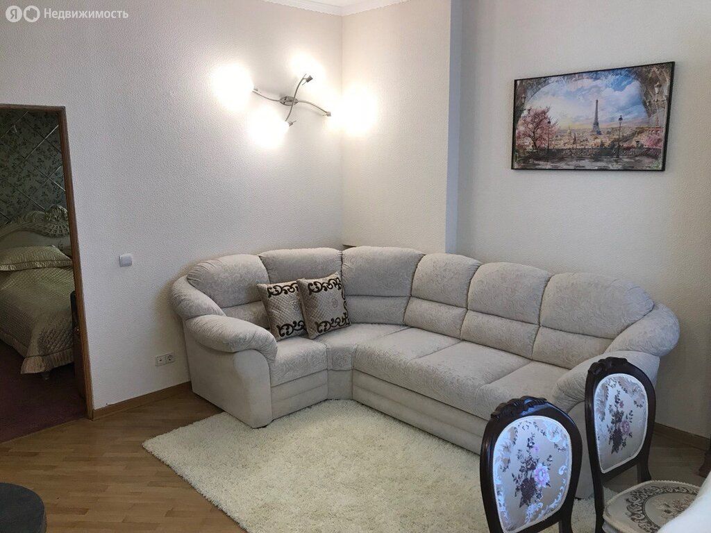 m. Teatralnaya: Apartment, 2-rooms