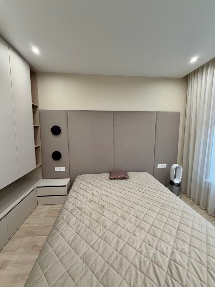 m. ZIL: Apartment, 1-rooms