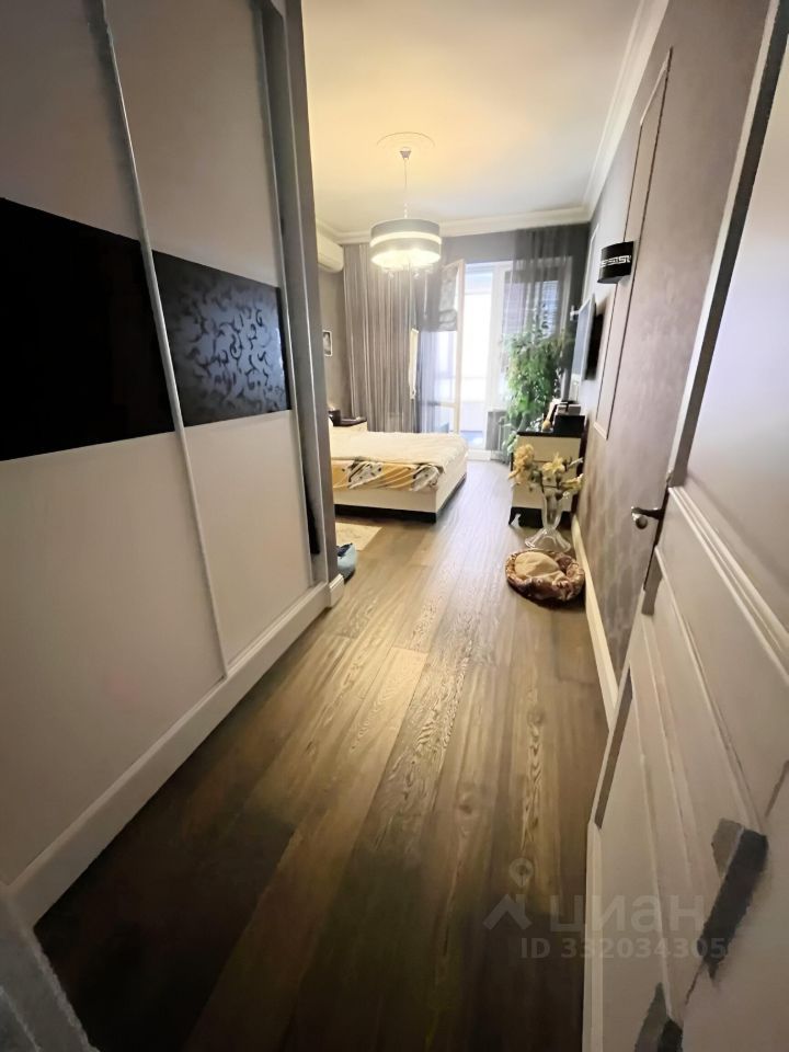 m. Molodezhnaya: Apartment, 3-rooms