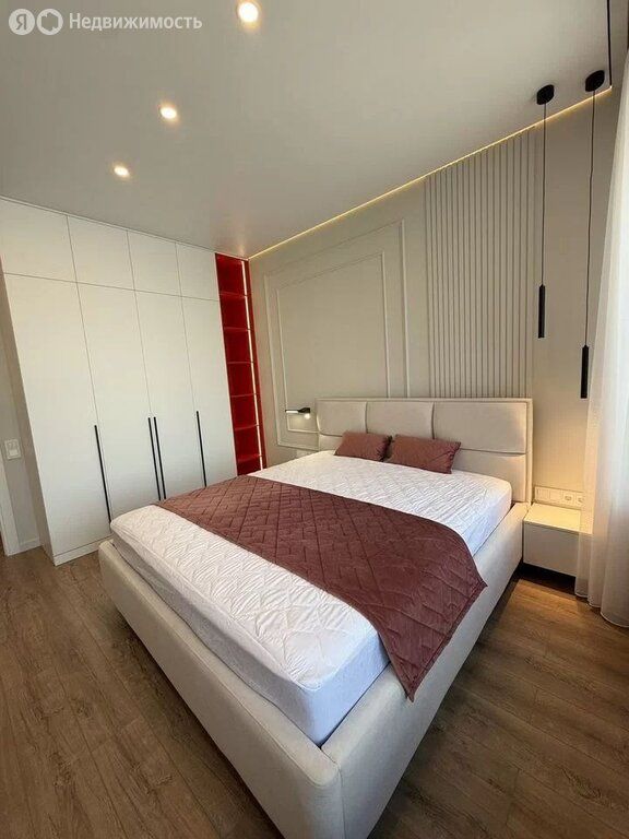 m. ZIL: Apartment, 2-rooms