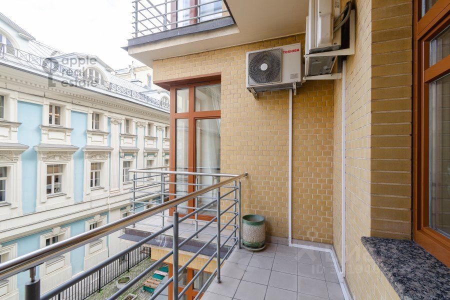 m. Kropotkinskaya: Apartment, 4-rooms