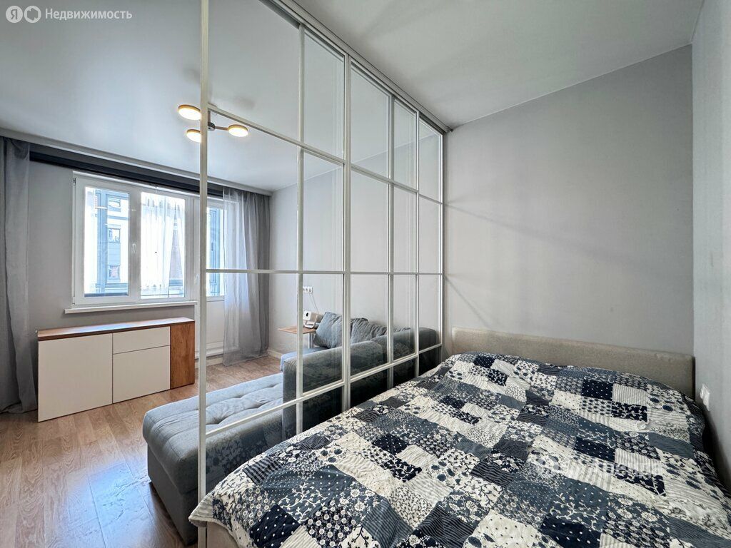 m. ZIL: Apartment, 1-rooms