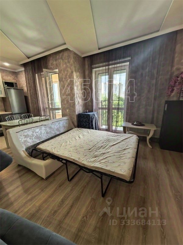 m. Rabochy Poselok: Apartment, studio