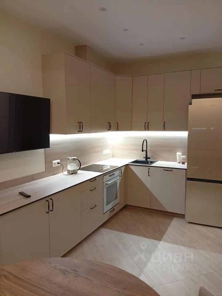m. Dubrovka: Apartment, 2-rooms