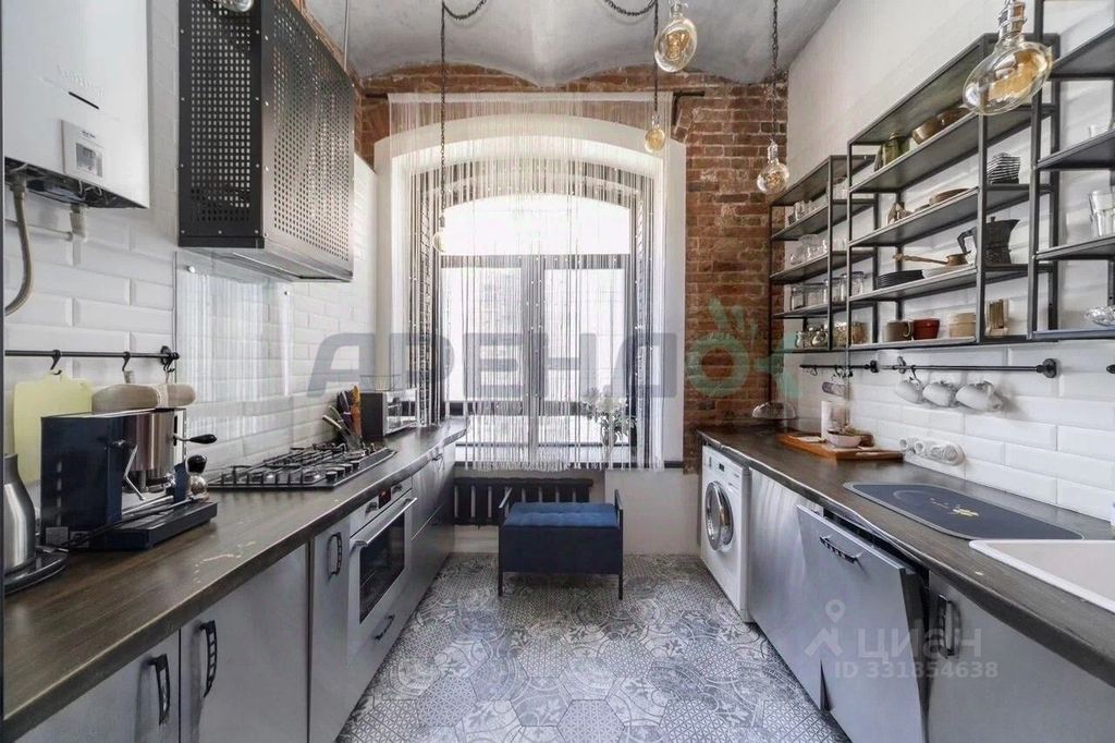 m. Kuznetsky most: Apartment, 3-rooms