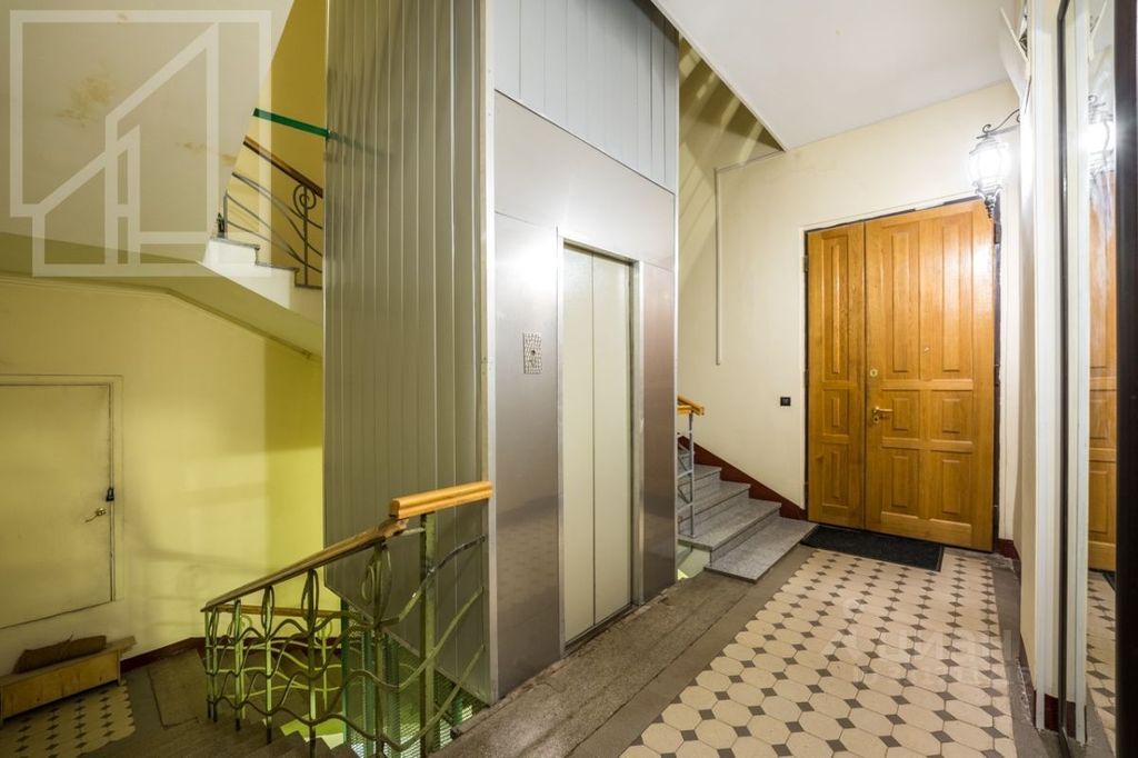 m. Kropotkinskaya: Apartment, 4-rooms