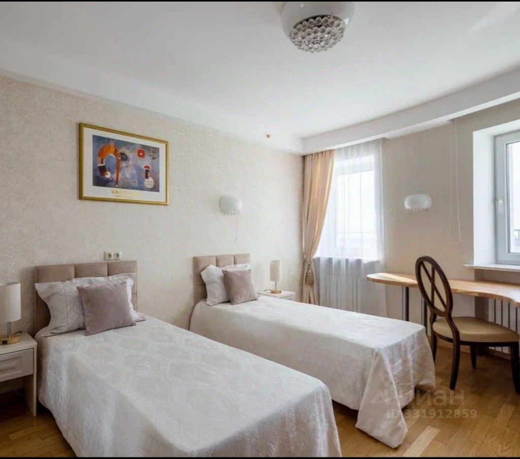 m. Minskaya: Apartment, 6-rooms