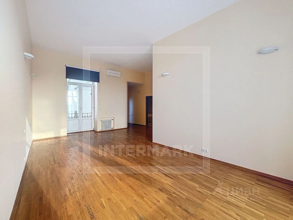 m. Borovitskaya: Apartment, 5-rooms