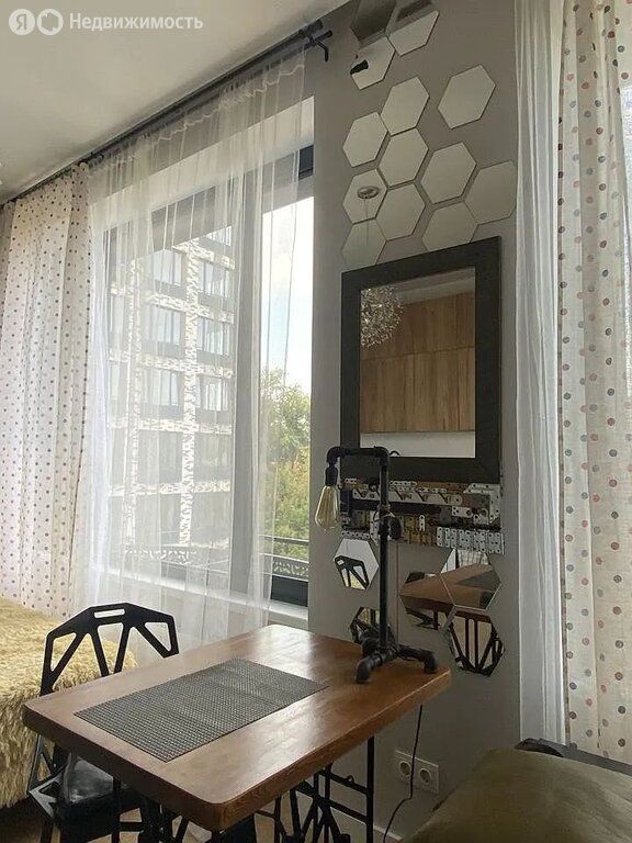 m. Verkhnie Kotly: Apartment, studio