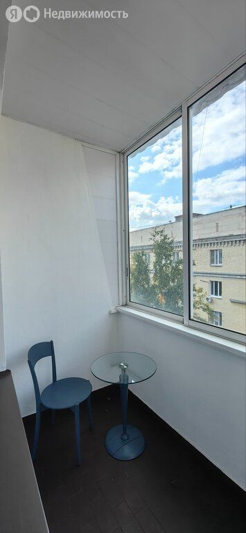 m. Dubrovka: Apartment, 2-rooms