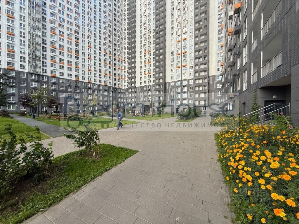 m. Lukhmanovskaya: Apartment, studio