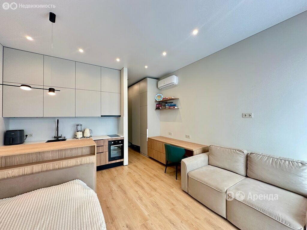 m. Zorge: Apartment, studio
