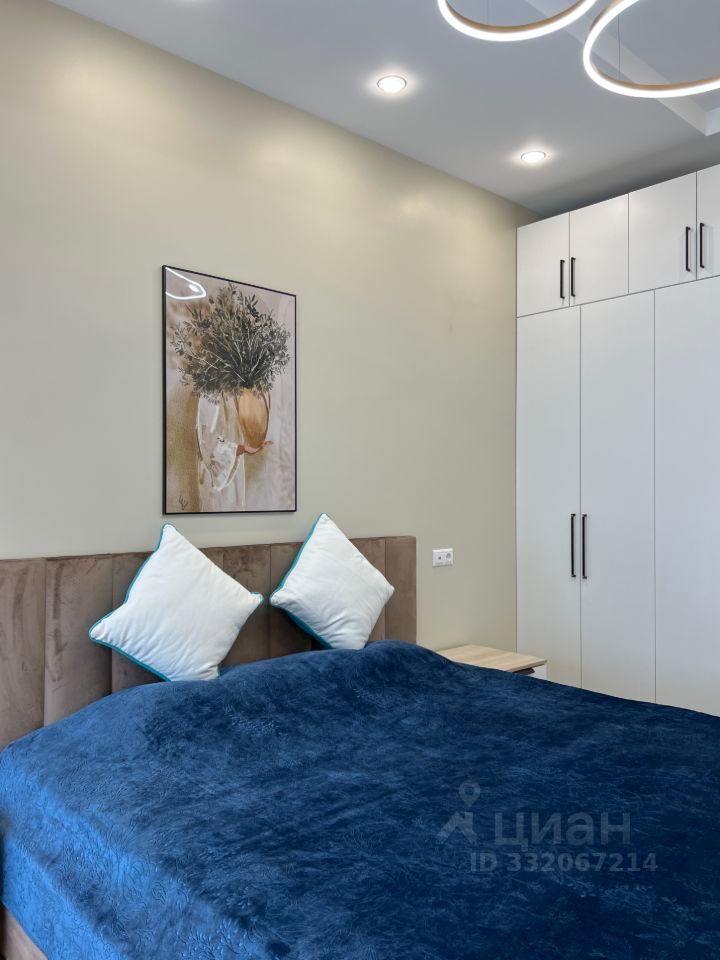 m. ZIL: Apartment, 2-rooms