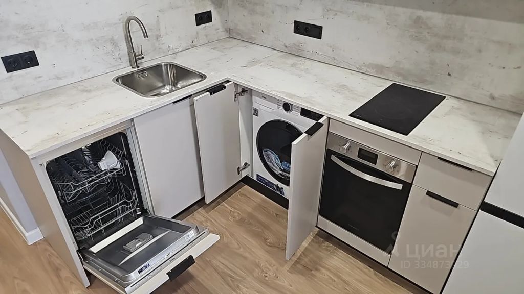 m. Maryina Roscha: Apartment, studio
