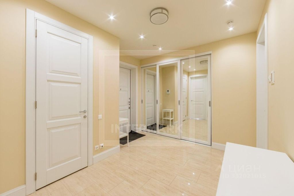m. Shabolovskaya: Apartment, 3-rooms